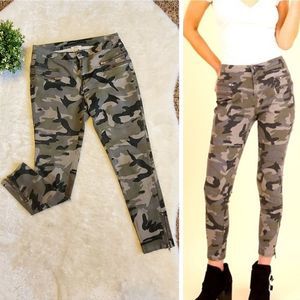 Umgee Green and Gray Camo Skinny Pants, Size Medium